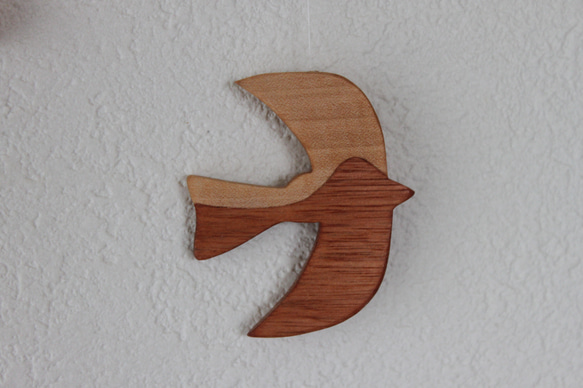 鳥木製モビール（ツートンカラー） 3枚目の画像
