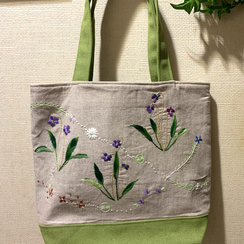 スミレのトートバッグ トートバッグ 桃屋ぴちこ 通販 17356602｜Creema
