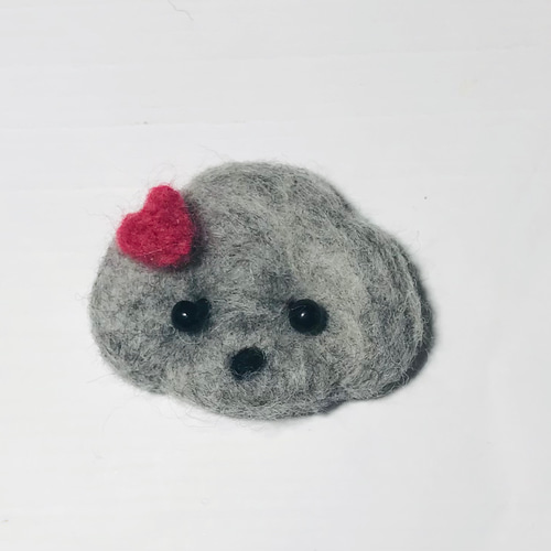 羊毛フェルトトイプードル ブローチ 064b3ea19cfa5adb165549775e5a38
