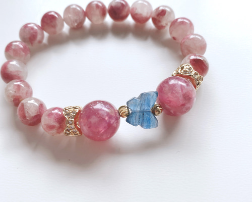 9-157】トルマリンシリカとピンクマイカの妖艶な世界を舞う青い