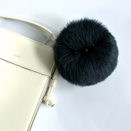 シマエナガ？ 風なのに？ 黒いバッグチャーム ぬいぐるみ Mﾑ Ds MART