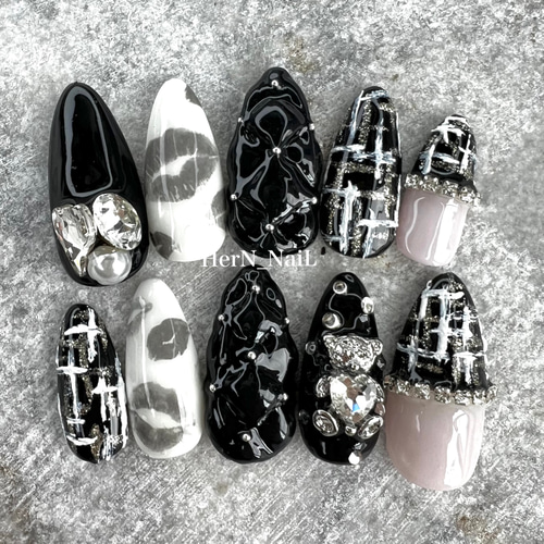 ブラックキスマークツイードネイルチップ ネイルチップ（つけ爪） HerN