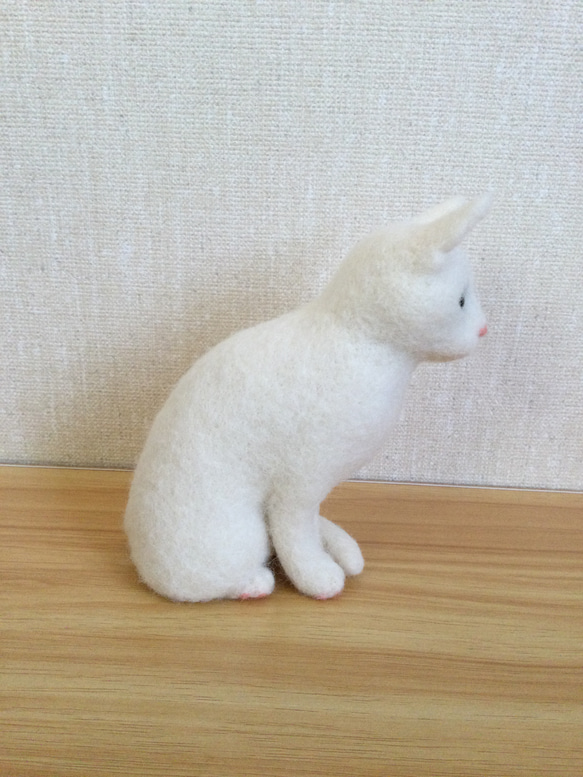 羊毛フェルト　白猫 5枚目の画像