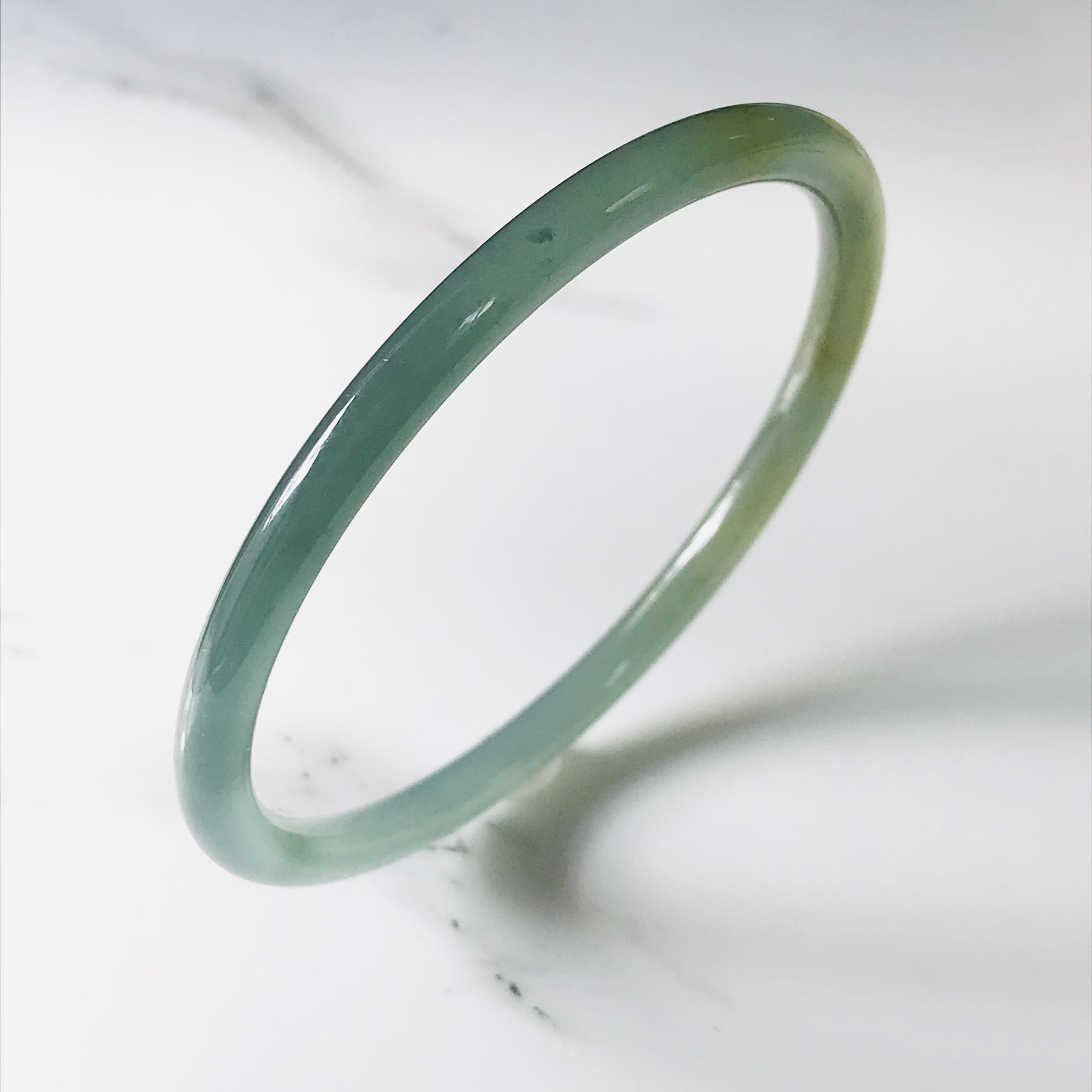 【B1210-061】ジェイド　翡翠　ヒスイ　バングル　一点もの　希少　グアテマラ産　56.7mm