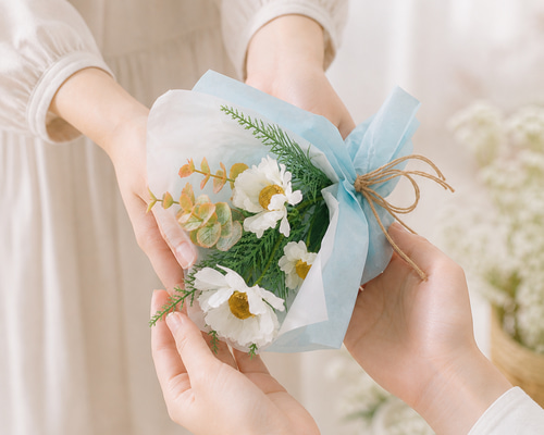 プチギフトに】ナチュラルミニブーケ｜気軽に飾れる小さな花束｜枯れ