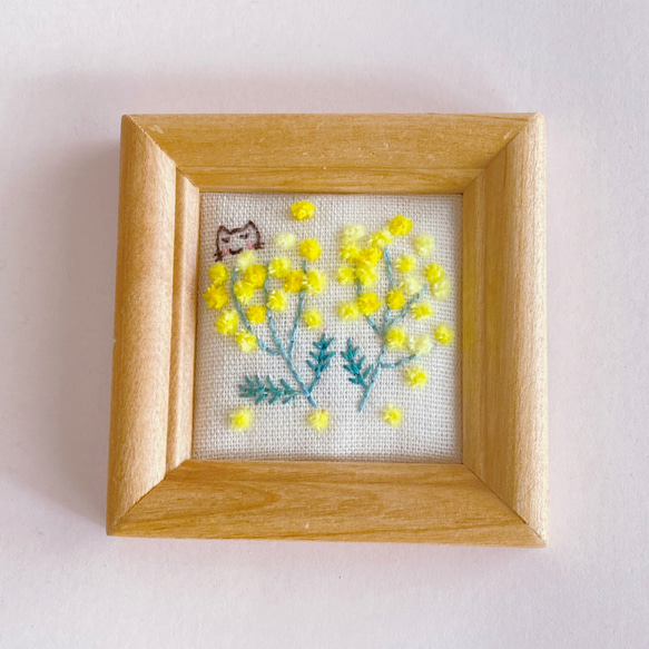 ミモザ　猫　春に飾る　刺繍　フレーム　額　 1枚目の画像