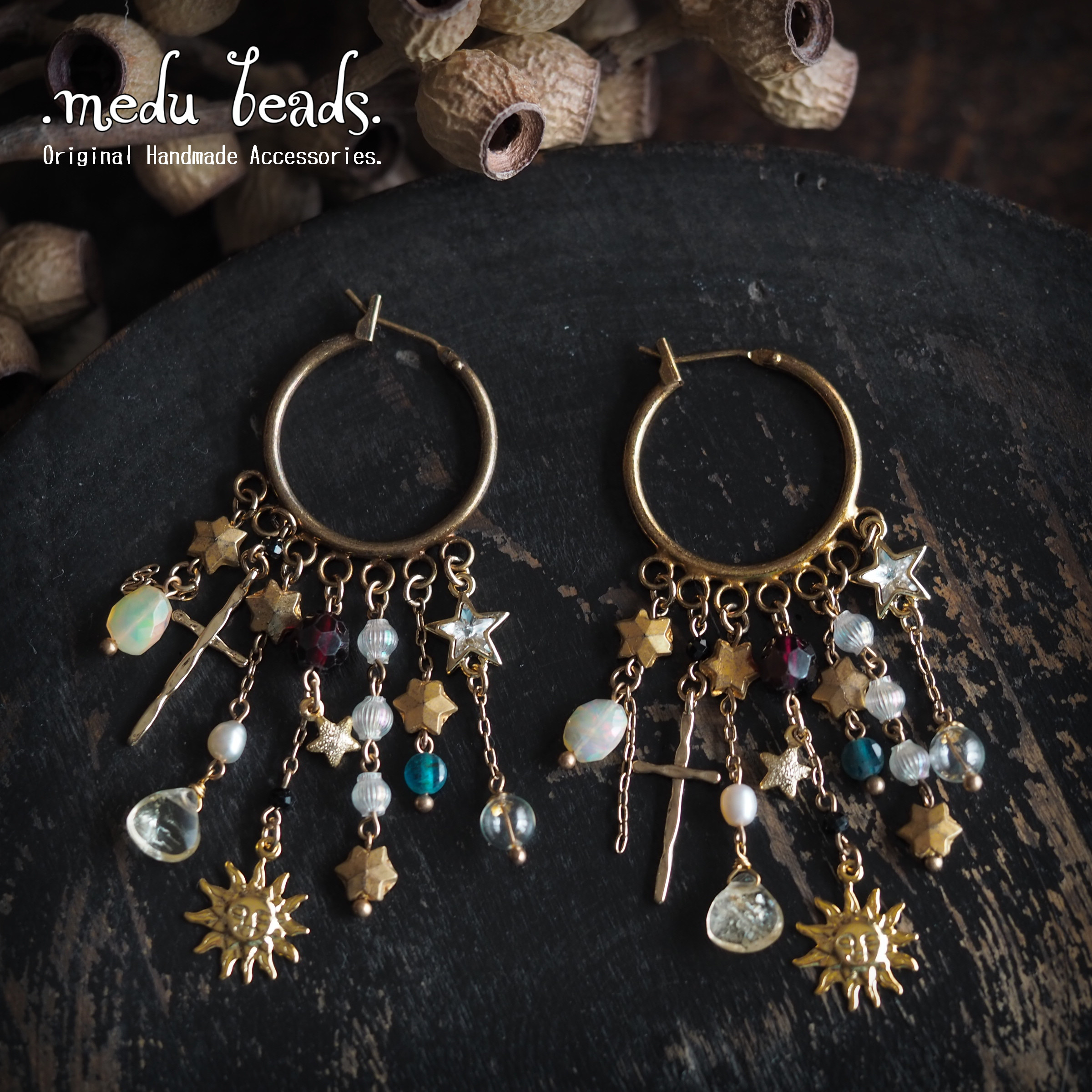 ～空に祈りを～　昼の太陽と夜の星のシャンデリアピアス