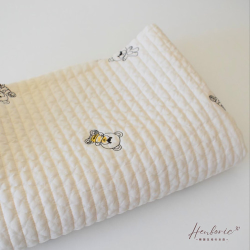 ヌビ生地♡刺繍巾着バック/生成り×合皮 くまさんのランチタイム ヌビ生地♡刺繍巾着バック/生成り×合皮 くまさんのランチ