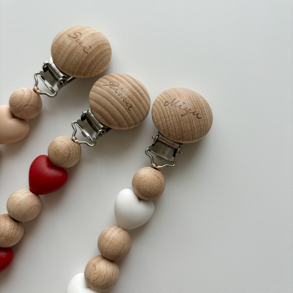 Heart holder♡ おしゃぶりホルダー おもちゃホルダー 歯固めホルダー 名入れギフト 出産祝い 5枚目の画像