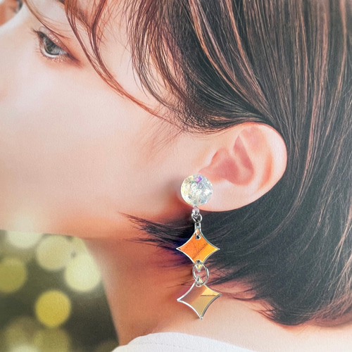 ✨大切にして✨③イヤリング価格となっております 雪の結晶-オーロラアクリルの大ぶりピアス(イヤリング) 小顔 目立つ