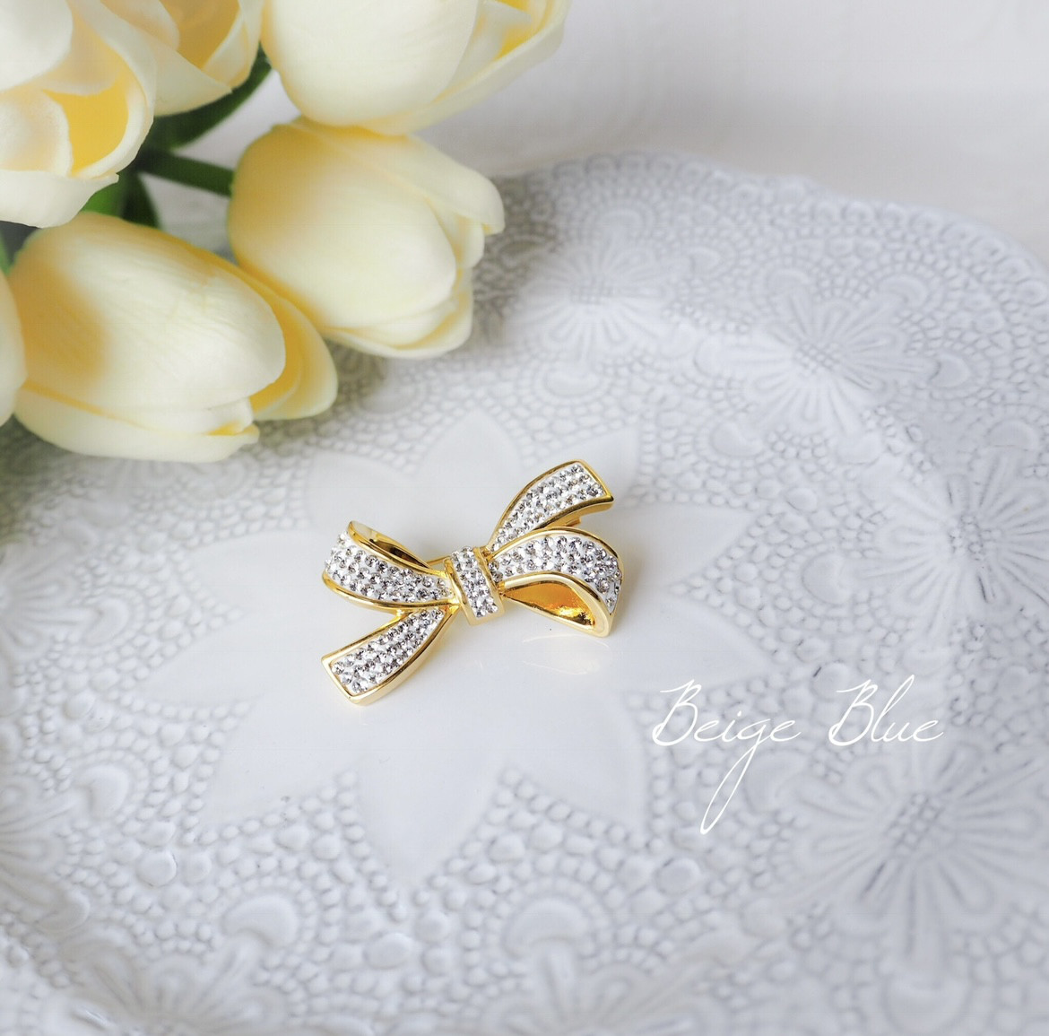 リボンブローチ　大人リボン　パールリボン　小ぶりブローチ　大人っぽいリボン