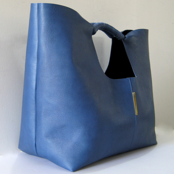 コイルハンドルバッグ(L) ブルー 本革製　 4枚目の画像