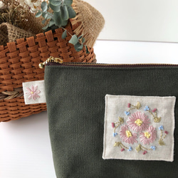 【再販】花刺繍ポーチ（ネイビー・カーキ） 4枚目の画像