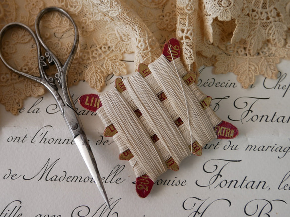 シャビーシックなホワイト糸巻き2個