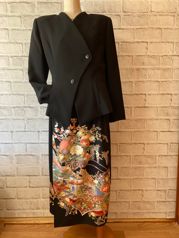 平安絵巻柄　黒留袖リメイク　絹　ワンプリーツスカート 9枚目の画像