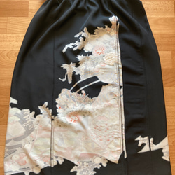 平安絵巻柄　黒留袖リメイク　絹　ワンプリーツスカート 14枚目の画像