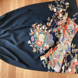 平安絵巻柄　黒留袖リメイク　絹　ワンプリーツスカート 12枚目の画像