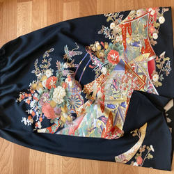 平安絵巻柄　黒留袖リメイク　絹　ワンプリーツスカート 11枚目の画像