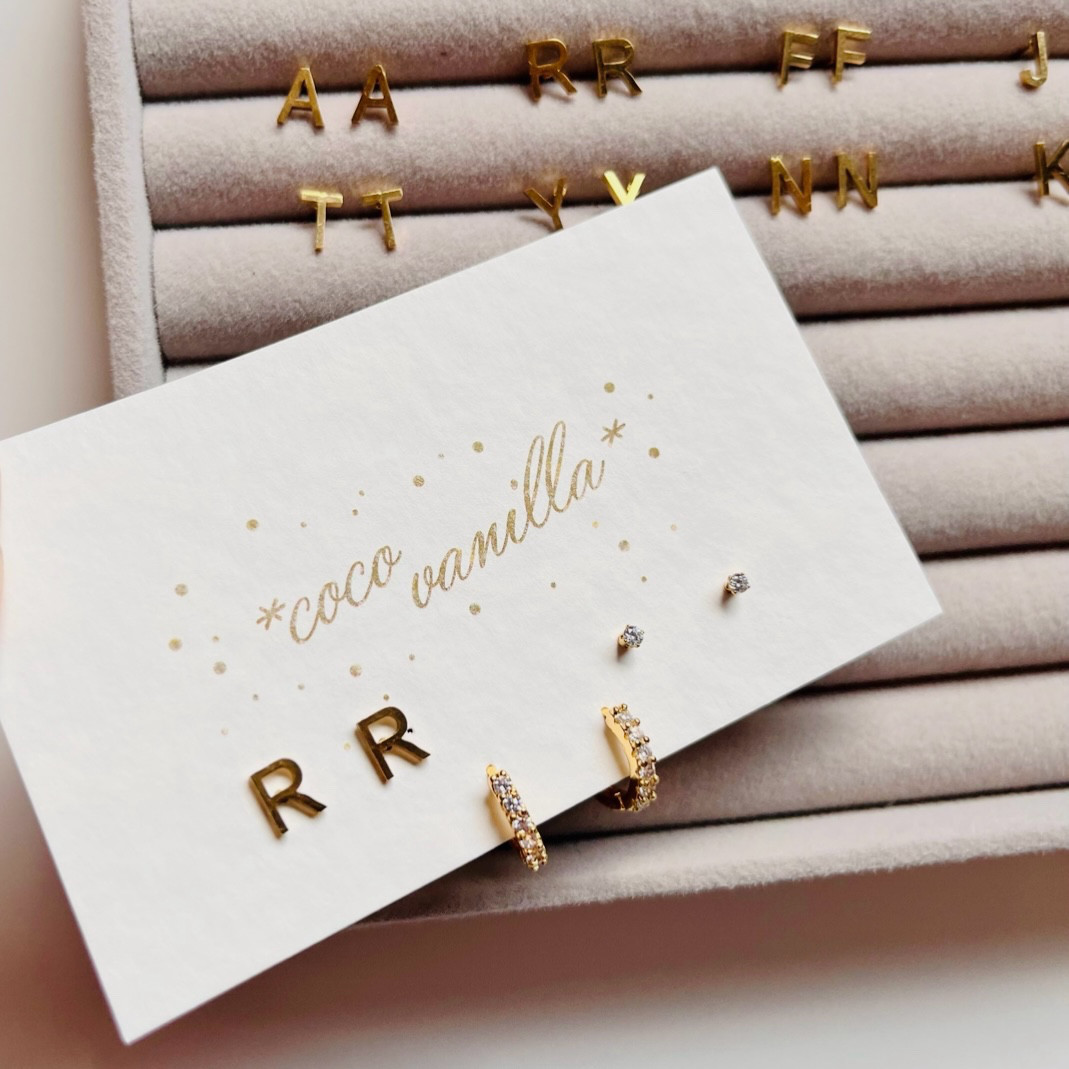 *coco vanilla* イニシャルピアス 重ね付け３点セット