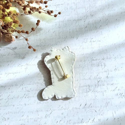 ビーズのオートクチュール刺繍ブローチ・レッサーパンダ（いかくの