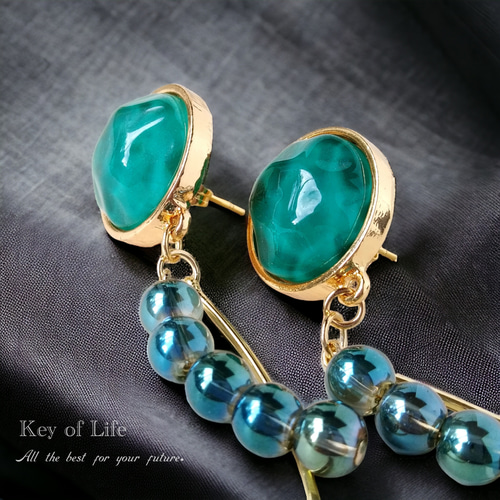 Key of Life▶︎大ぶり 水面 エメラルドグリーン カボション ピアス  