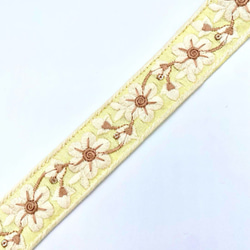 2mカット インド刺繍リボン ふんわり レモンイエロー×ホワイトフラワー ぐるぐる 2枚目の画像