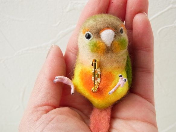 オーダーメイド よっこらインコブローチ（ウロコインコ）羊毛