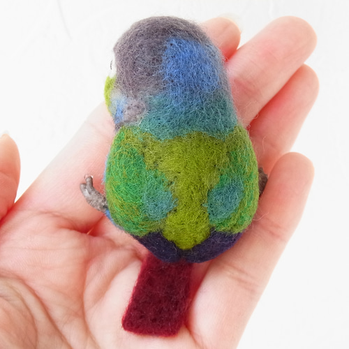 オーダーメイド よっこらインコブローチ（ウロコインコ）羊毛