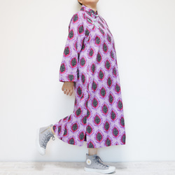 チャイナカラーワンピース シノワズリな衿元　ゆったりデザイン アフリカンプリント ピンク 1枚目の画像