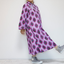 チャイナカラーワンピース シノワズリな衿元　ゆったりデザイン アフリカンプリント ピンク 2枚目の画像