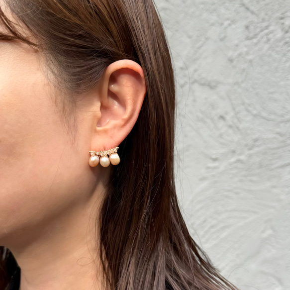 《片耳ピアス》｛ピアス/イヤリング｝14kgf/line earrings 淡水パール 6枚目の画像