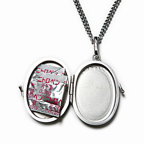 薬入れ＆写真入れ兼用・ロケットペンダント』シルバー製 楕円形 【薬と