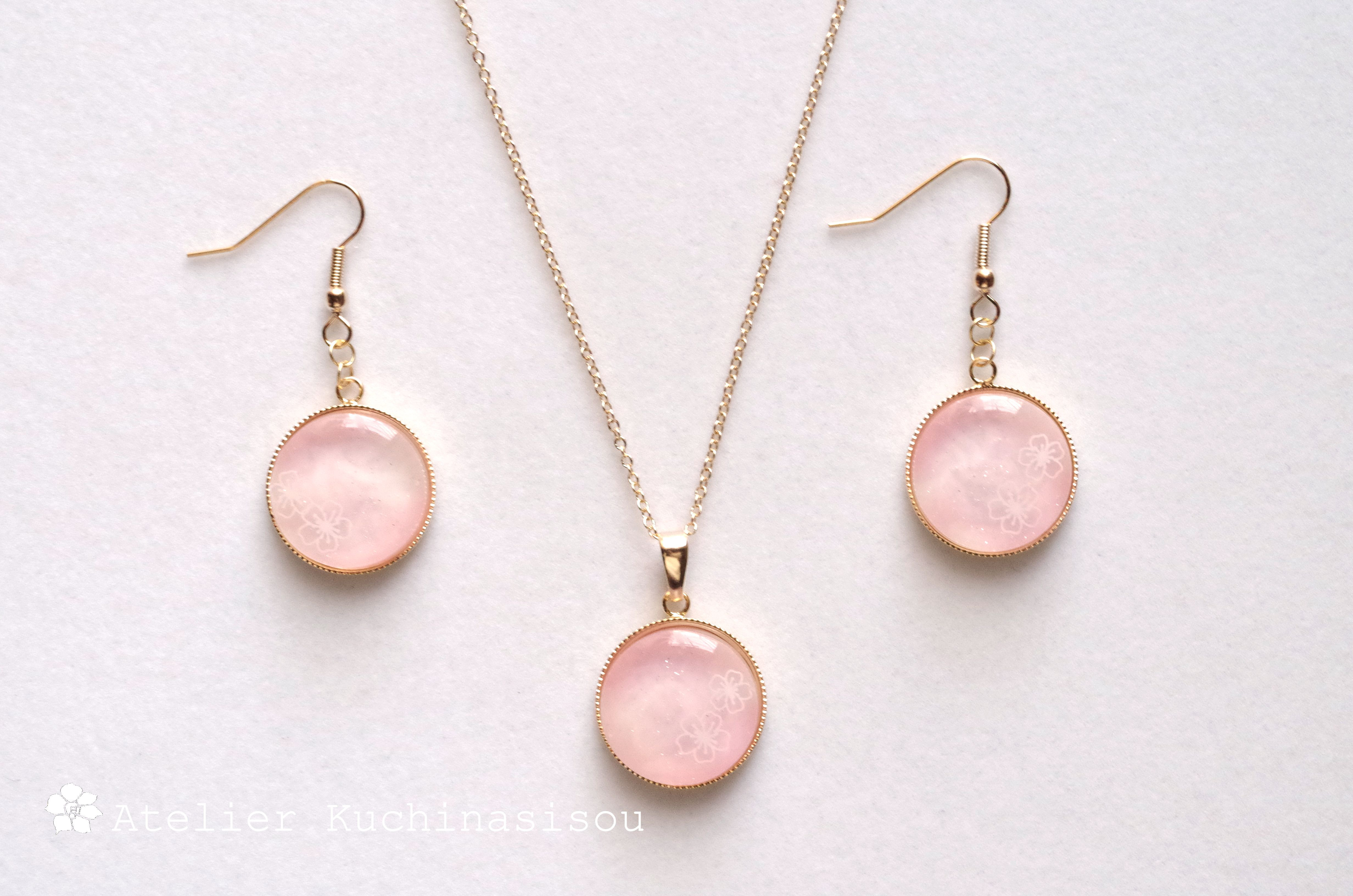 【Creema限定】レジンアート　ラウンドピアス/イヤリングとペンダント〈夢うつつ〉