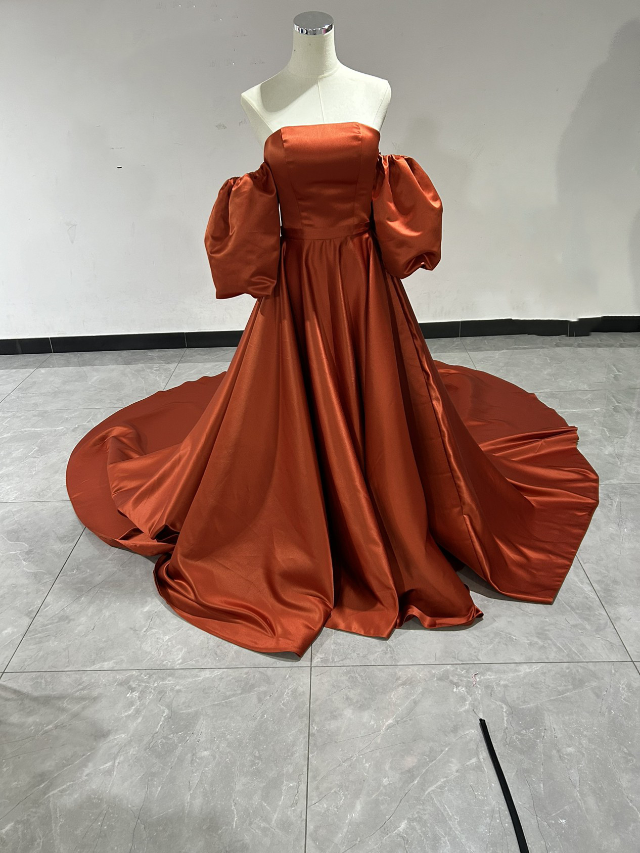 高品質！テラコッタ カラードレス 編み上げ 華やかなトレーン プリンセス / 結婚式/披露宴 二次会