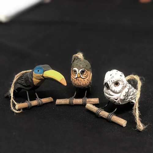 木の枝に立つフクロウと巨嘴鳥 木彫りの小鳥 置物 ギフト プレゼント