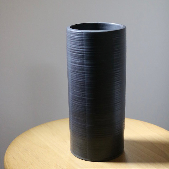 花器　円筒形　黒マット釉　 4枚目の画像