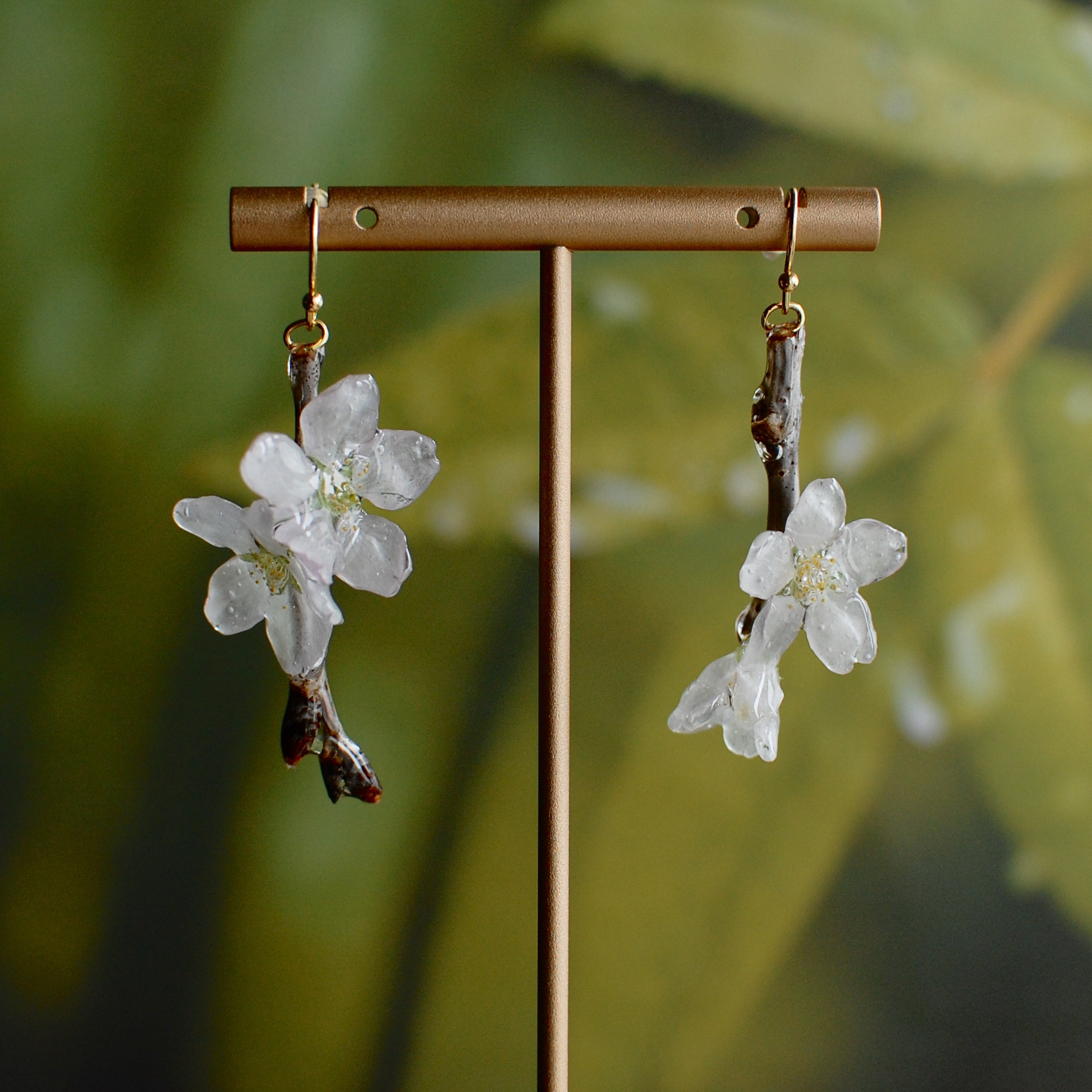 朝露を纏った桜の枝先（啓翁桜）〜ピアス・イヤリング