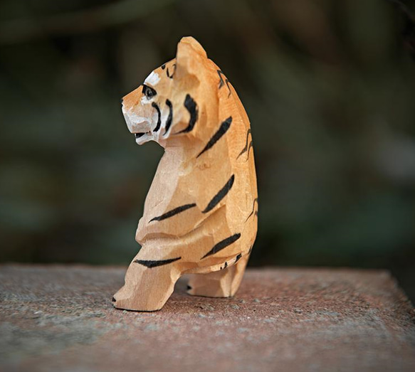 木彫りのトラ ライオン シマウマ ３点セット  バスウッド　置物 動物 ギフト　プレゼント　ギフトラッピング 14枚目の画像