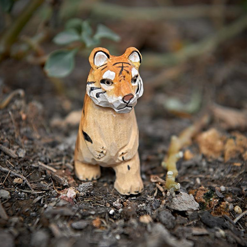 木製動物置物セット（シマウマ, トラ, パンダ, キリン）