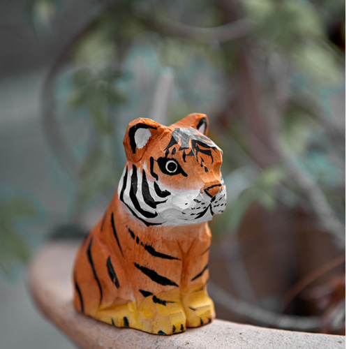 木彫りのトラ ライオン シマウマ 3点セット バスウッド 置物 動物