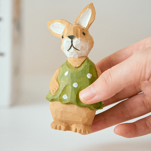 活発でかわいいうさぎちゃん一家 木彫りのウサギ 置物 ギフト