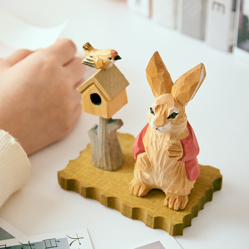 活発でかわいいうさぎちゃん一家 木彫りのウサギ 置物 ギフト