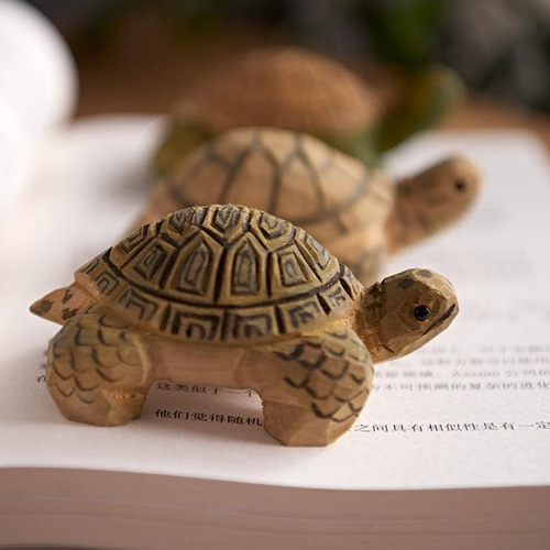 すごい！本物のカメ匹みたい！ 木彫りのカメ匹 置物 ギフト プレゼント