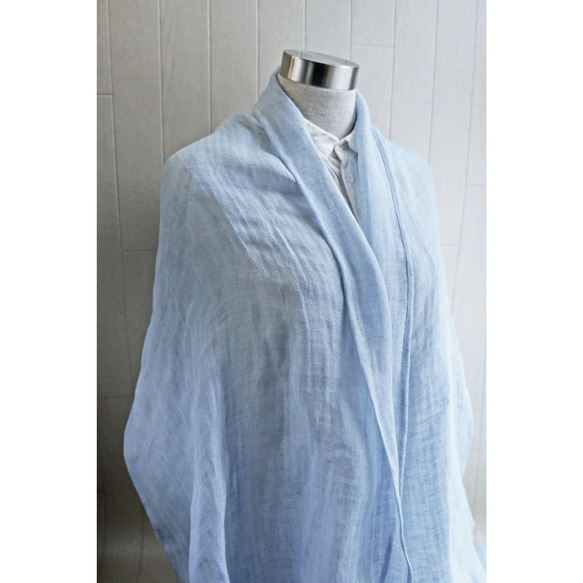 へリンボーン織 リネンのストール　ペールブルー　水色 7枚目の画像