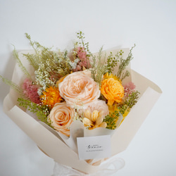 淡いピーチカラーのプリザーブドフラワー花束 bouquet 5枚目の画像