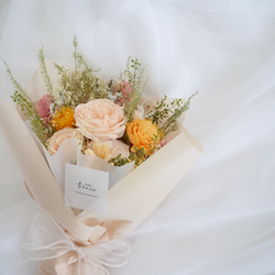 淡いピーチカラーのプリザーブドフラワー花束 bouquet 4枚目の画像