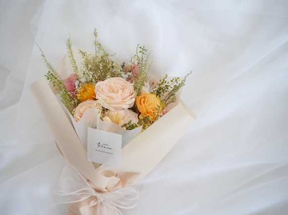 淡いピーチカラーのプリザーブドフラワー花束 bouquet 4枚目の画像