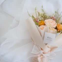 淡いピーチカラーのプリザーブドフラワー花束 bouquet 3枚目の画像
