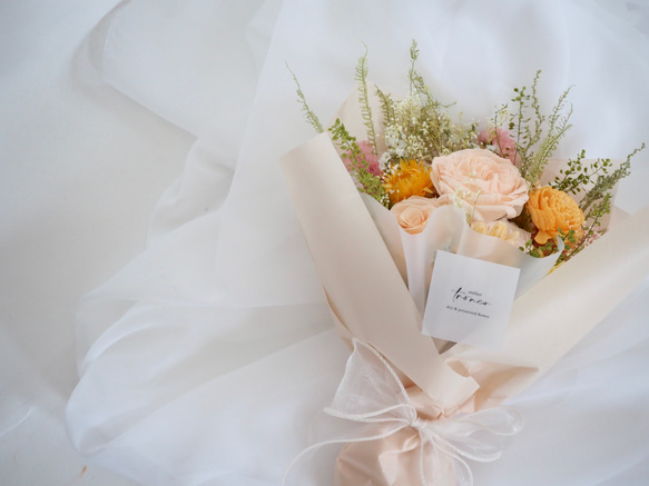 淡いピーチカラーのプリザーブドフラワー花束 bouquet 3枚目の画像