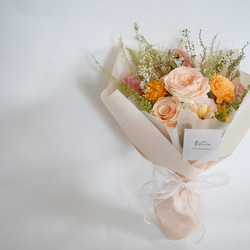 淡いピーチカラーのプリザーブドフラワー花束 bouquet 2枚目の画像